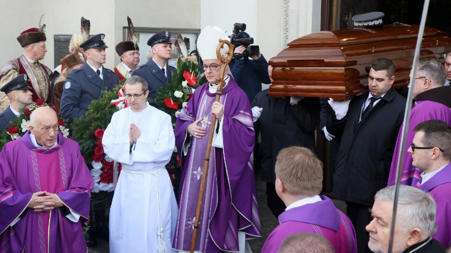 Pogrzeb Mirosława Hermaszewskiego. Tłum żegnały słynnego generała [GALERIA].