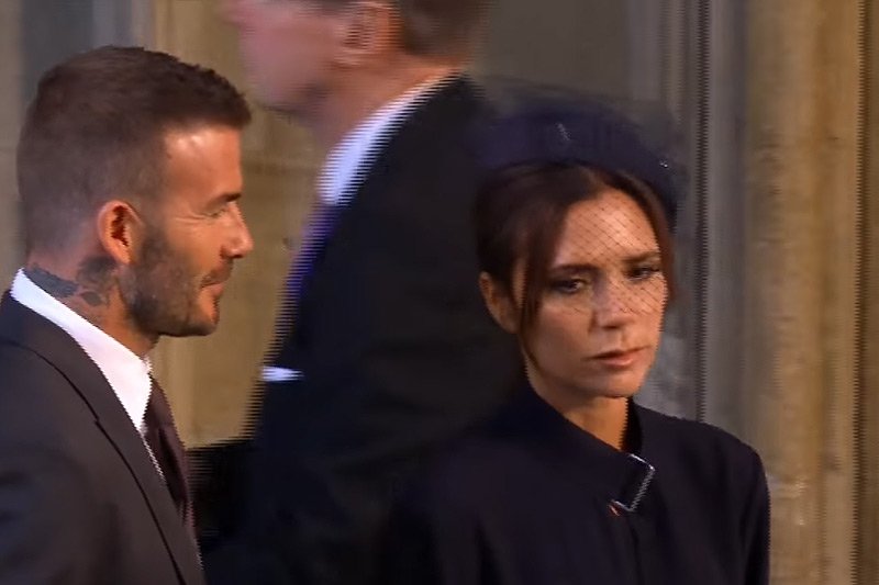 Nie tylko państwo młodzi przykuli uwagę obserwujących. Małżeństwo Beckhamów również.