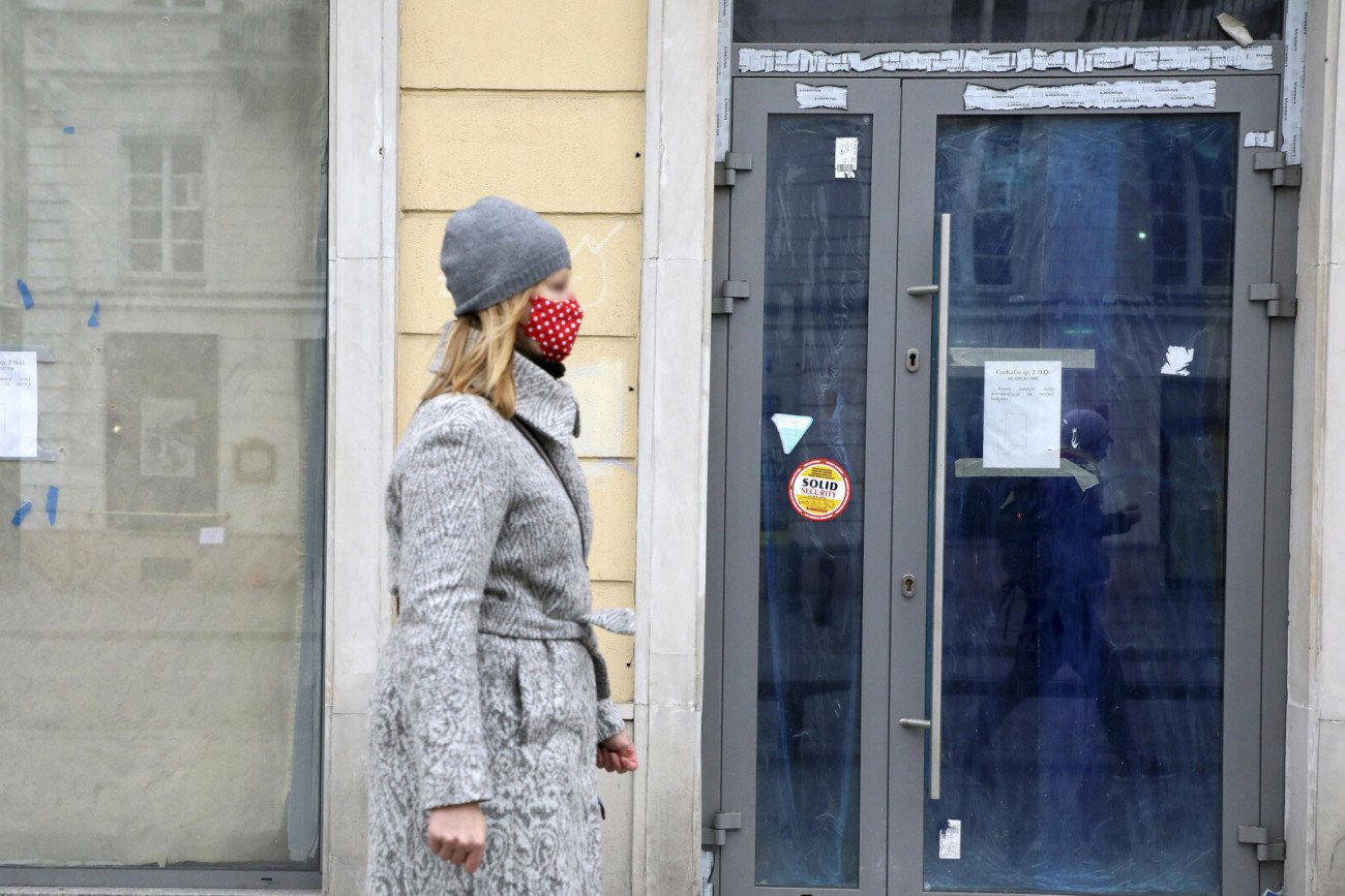 Czeka nas powrót maseczek? Nowe obostrzenia mają się pojawić w tym tygodniu.