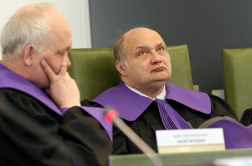 Sędzia Adam Tomczyński twierdzi, że odebrał immunitet sędzi Beacie Morawiec. Jest tylko jeden problem. tzw. Izba Dyscyplinarna, w której utrzymuje, że zasiada, nie jest sądem.