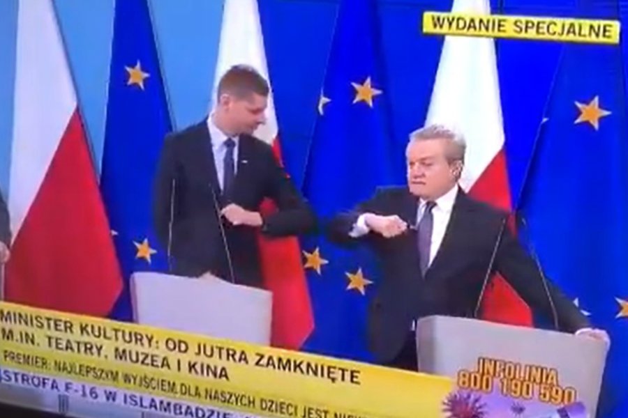 Piotr Gliński stuknął się łokciem z ministrem edukacji.