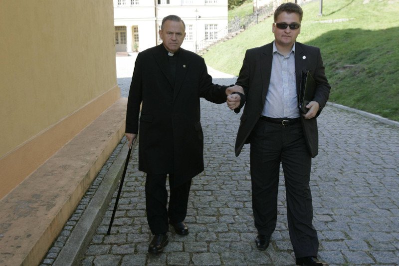 Przy okazji powrotu sprawy molestowania dzieci przez prałata Henryka Jankowskiego, wracają także inne sprawy z nim związane.