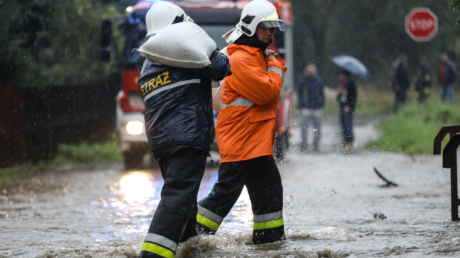 To dziś źródło zagrożenia dla połowy Polski. Wyjaśniamy, co to jest "niż genueński" Niż genueński Boris to cały winowajca. Główne źródło zagrożenia dla Polski