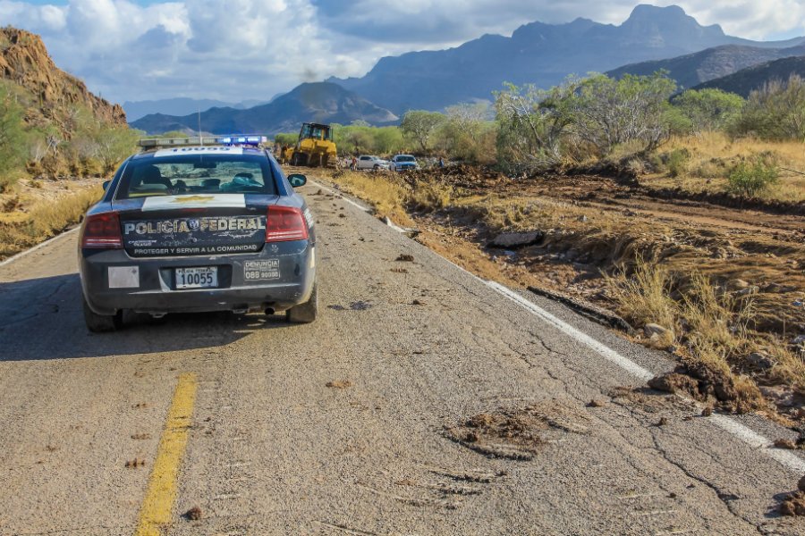 Aqua Azul co roku przyciąga tysiące turystów, także z Polski. Niestety zdarza się, że w okolicy wodospadów dochodzi też do napadów bandyckich.