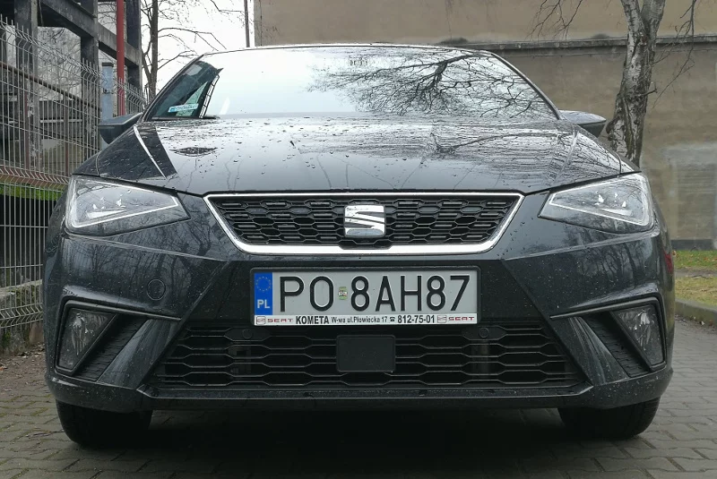 Reflektory nowej Ibizy daje mocne i zimne światło.