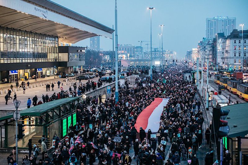 Podczas "Czarnego Piątku" tylko w Warszawie manifestowało 55 tysięcy osób