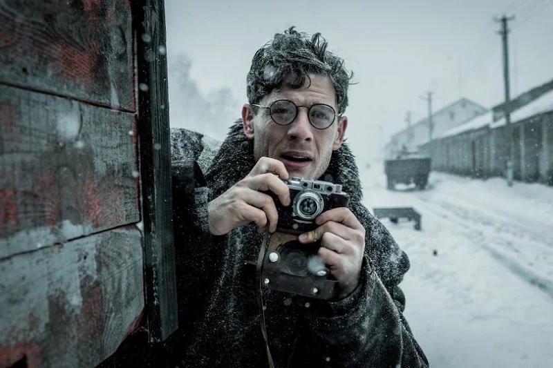 Kadr z filmu Agnieszki Holland "Mr. Jones"