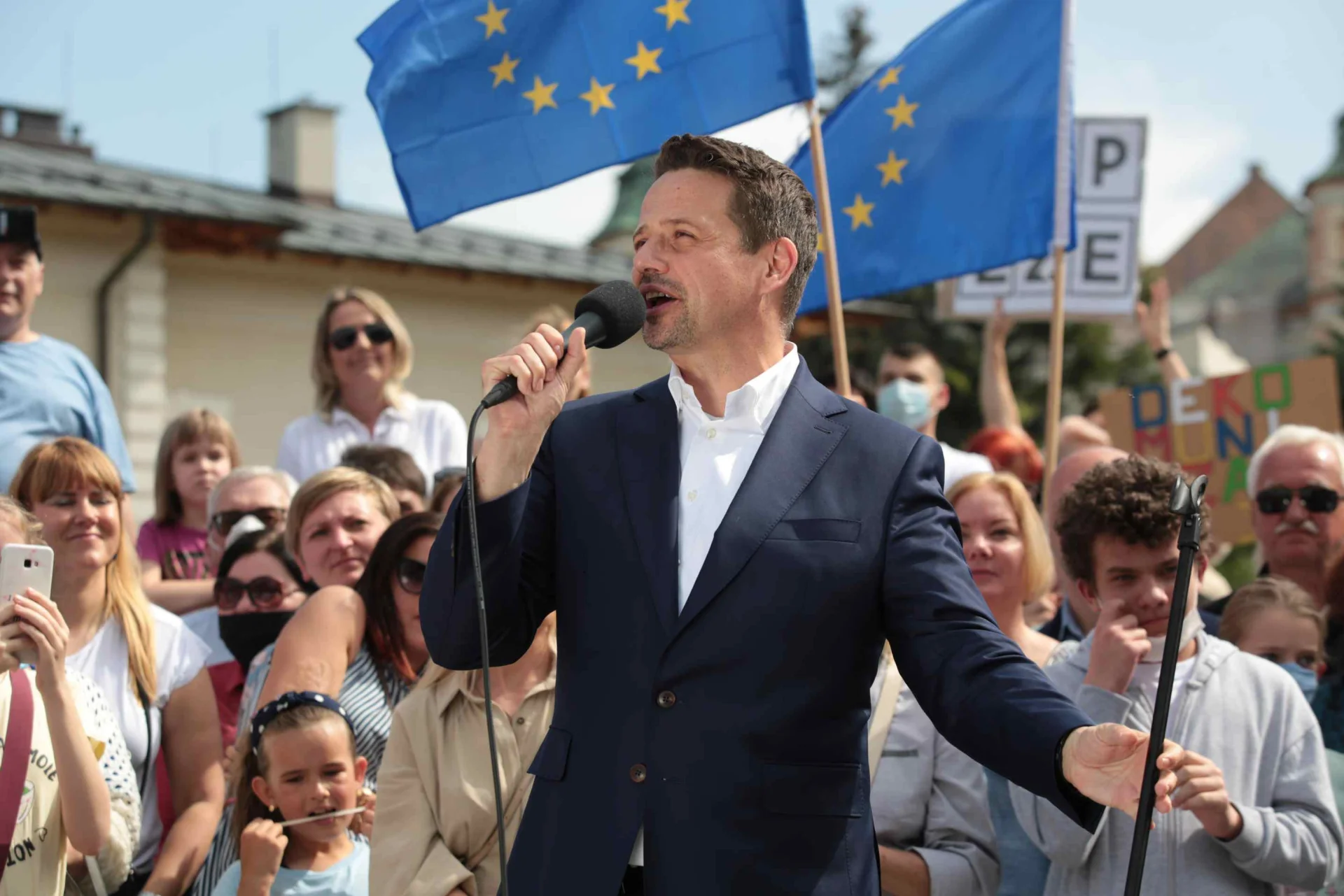 Rafał Trzaskowski pokazał hasło wyborcze. Dziennikarz: Czy nawiązał do Lecha Kaczyńskiego? Dziennikarz Jacek Nizinkiewicz uważa, że Rafał Trzaskowski swoim hasłem wyborczym nawiązał do Lecha Kaczyńskiego.