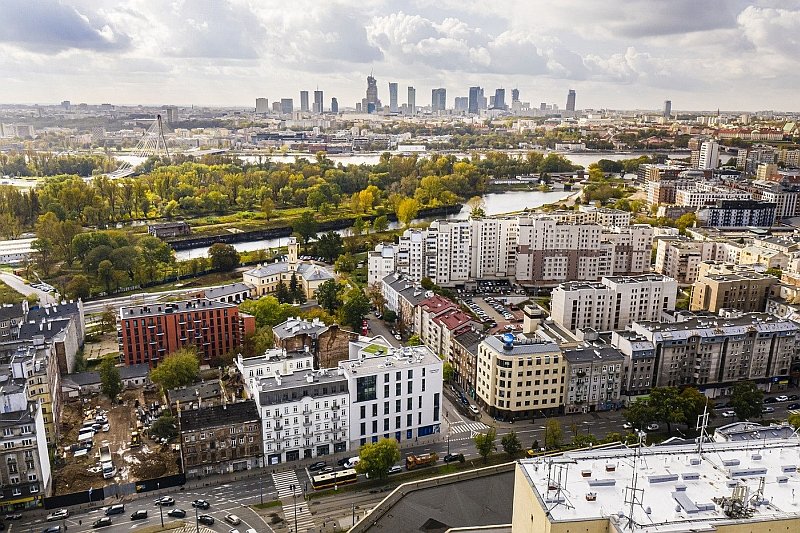 Wśród niedawno zrealizowanych inwestycji mieszkaniowych na Powiślu i Pradze-Północ można wskazać chociażby nowoczesny apartamentowiec Moderna Powiśle i neomodernistyczną kamienicę Praska Moderna