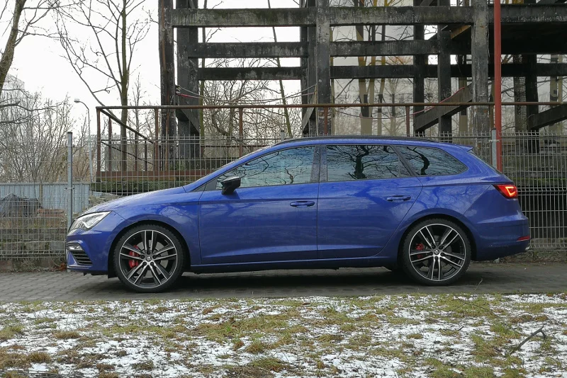 Ładnie? Pewnie, że ładnie. Seat Cupra ST ma przyjemną dla oka sylwetkę.