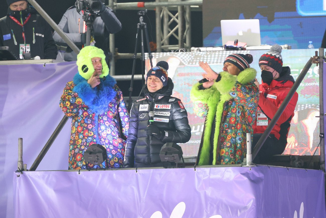 Kamil Stoch pojawił się na Wielkiej Krokwi, przemawiając do kibiców w przerwie pomiędzy seriami sobotniego konkursu.