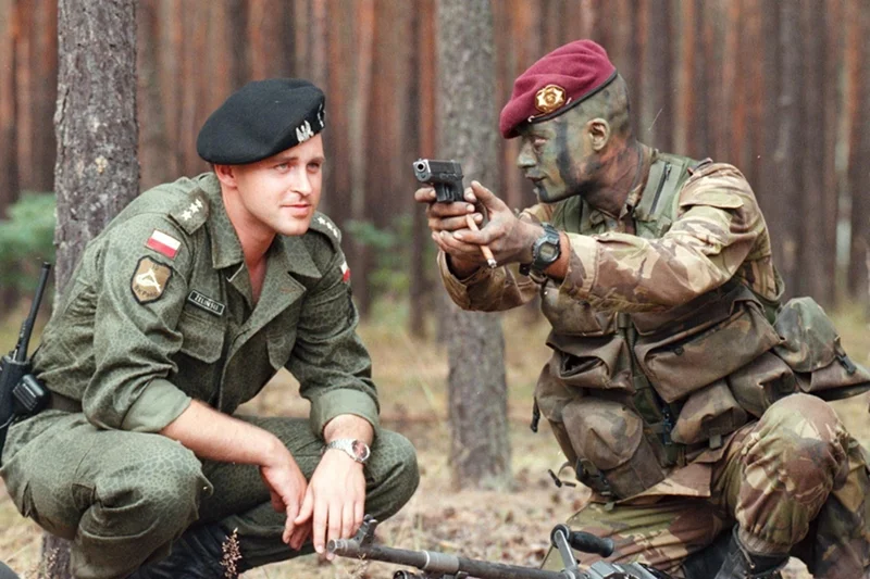 Poligon w Żaganiu, rok 1997. Wspólne ćwiczenia wojsk amerykańskich, holenderskich, francuskich i polskich.