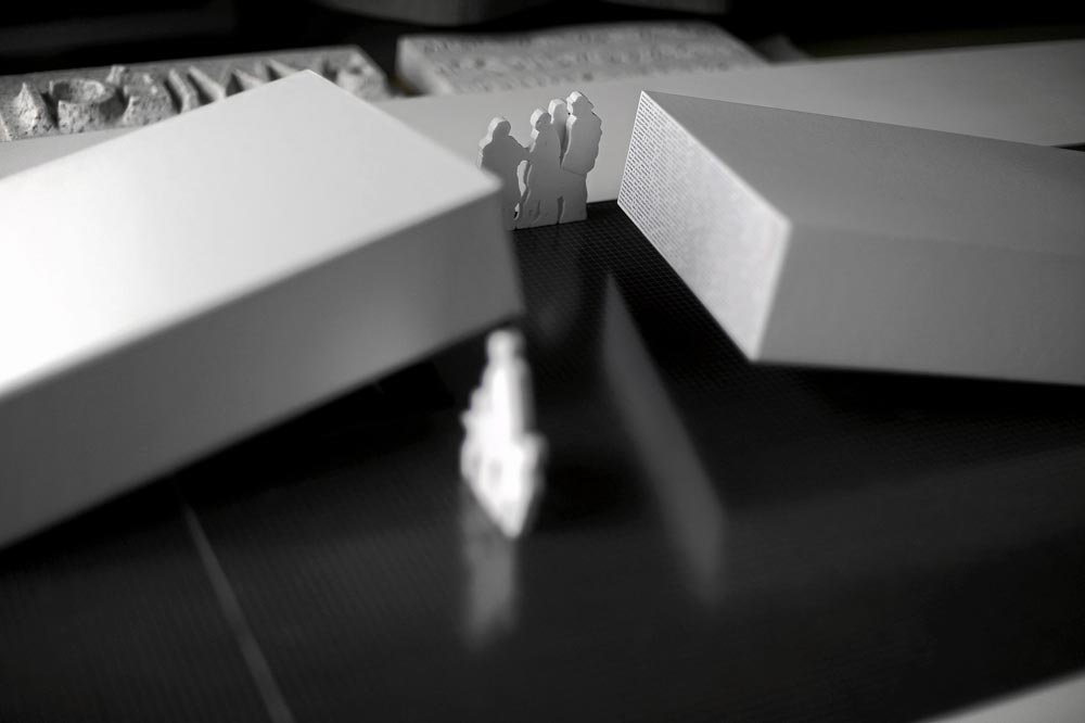 Projekt pomnika ofiar katastrofy w Smoleńsku. Pomnik stoi na warszawskim cmentarzu na Powązkach