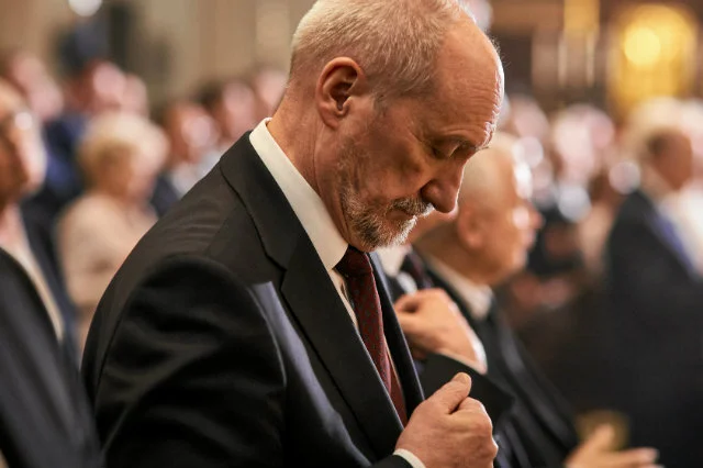 Antoni Macierewicz przeprosił w "Rzeczpospolitej" za słowa sprzed 10 lat o prywatyzacji Telekomunikacji Polskiej SA. Okazały się kłamstwem.