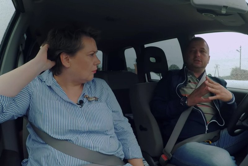 Joanna Warecha bardzo dobrze zna problemy rolników, tematem polskiej wsi zajmuje się od wielu lat.