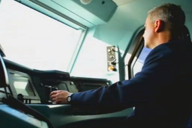 Masz maturę lub studia ale nie masz roboty? Zostań maszynistą. Młodzi biją się o tę pracę. "Atrakcyjne zarobki"