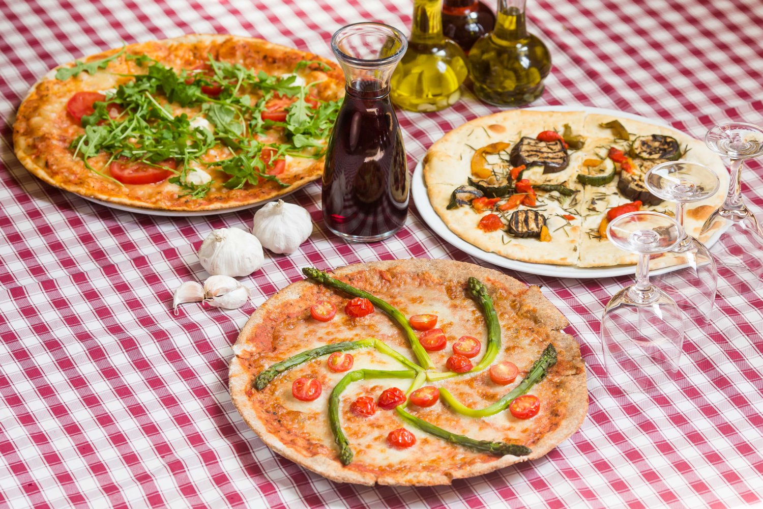 Il caminetto, gdzie zostały zrobione zdjęcia to prowadzona przez Włocha restauracja na warszawskiej Saskiej Kępie.