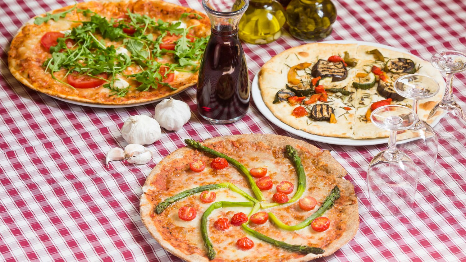 Il caminetto, gdzie zostały zrobione zdjęcia to prowadzona przez Włocha restauracja na warszawskiej Saskiej Kępie.
