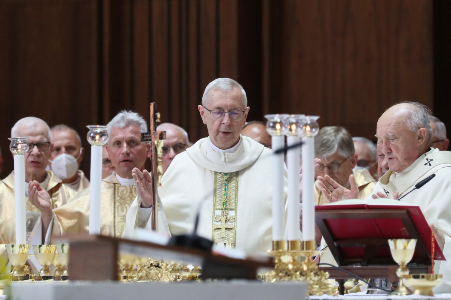 Październik będzie czasem rozliczeń działalności polskiego kościoła przez papieżem.