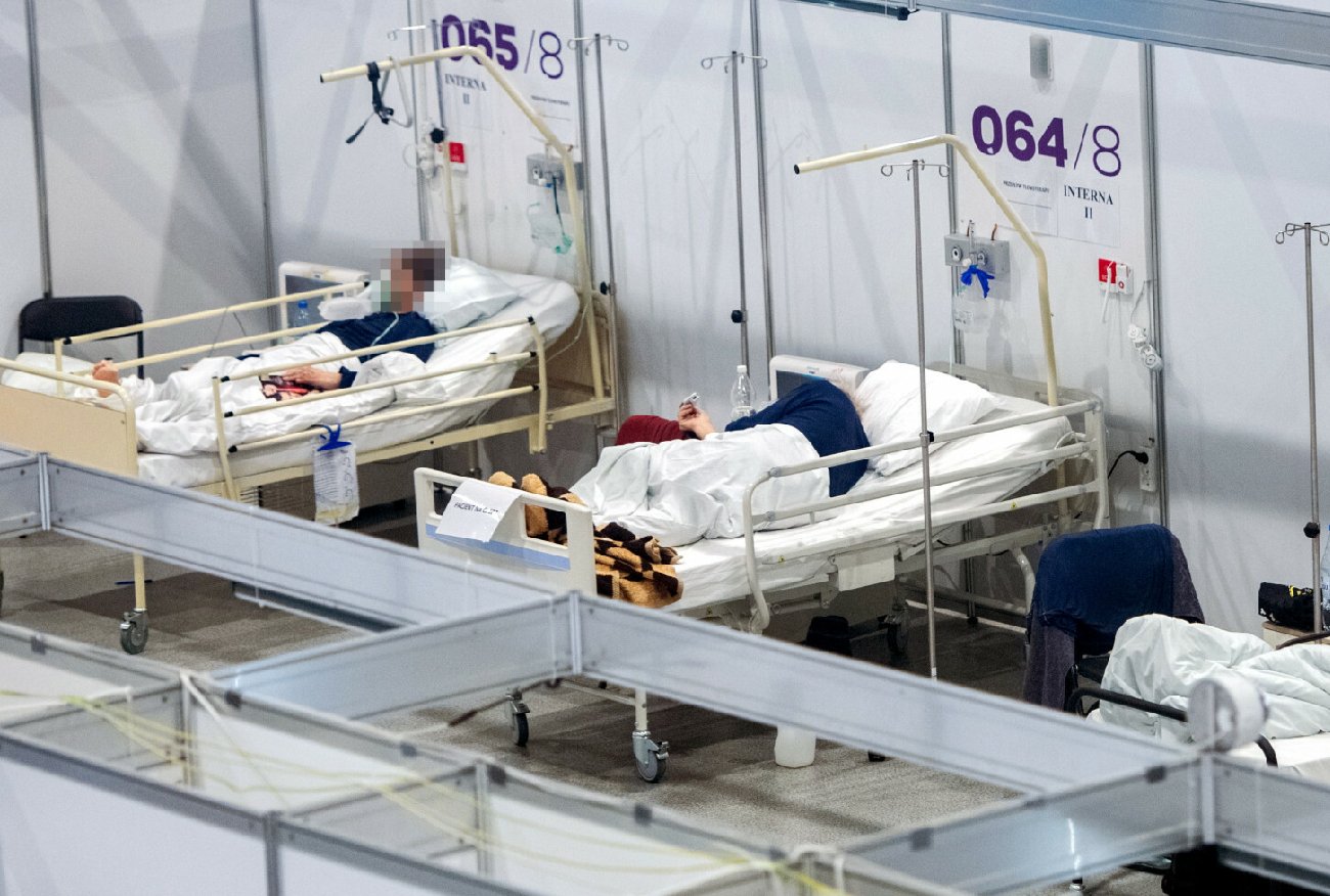 Koronawirus w Polsce. Adam Niedzielski uspokaja po skoku zakażeń