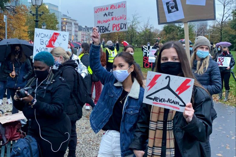 Już niedługo pomoc dla Polek chcących przerwać niechcianą ciążę będzie możliwa za darmo w Belgii i krajach skandynawskich. Na zdjęciu Strajk Kobiet w Hadze.