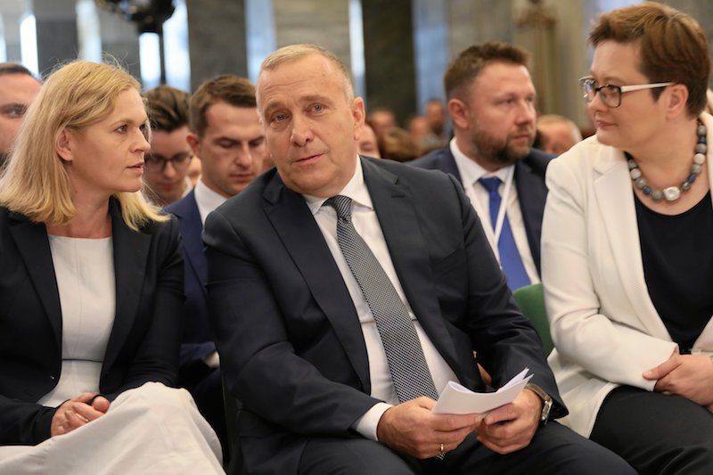 Koalicja Obywatelska organizuje w Warszawie forum programowe. PiS już ma na nie odpowiedź.