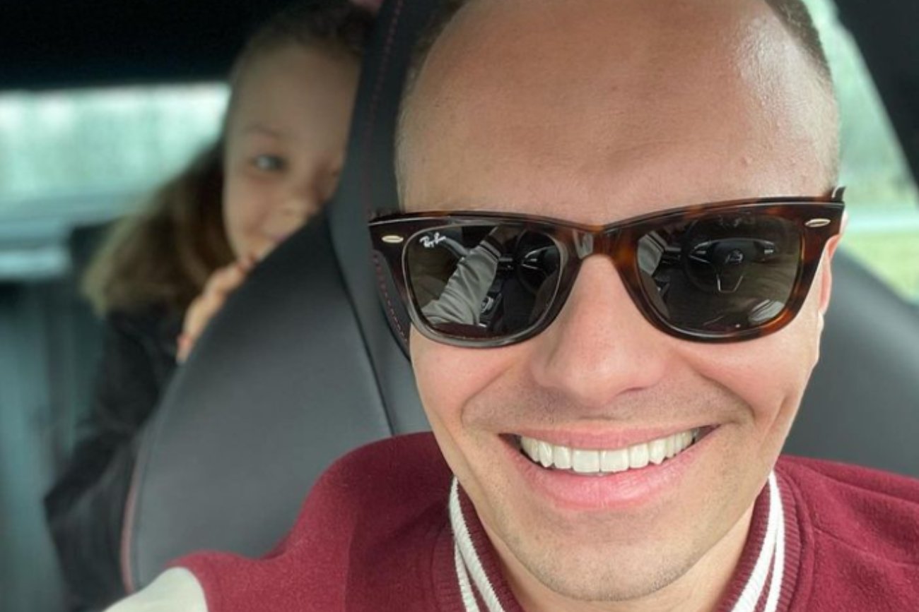 Jaki kontakt ma partnerka Hakiela i jego córką? Ekspert od mowy ciała mówi