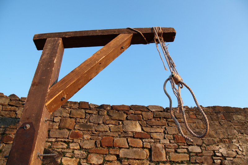 Polacy w sprawie wprowadzenia kary śmieci są mocno podzieleni.