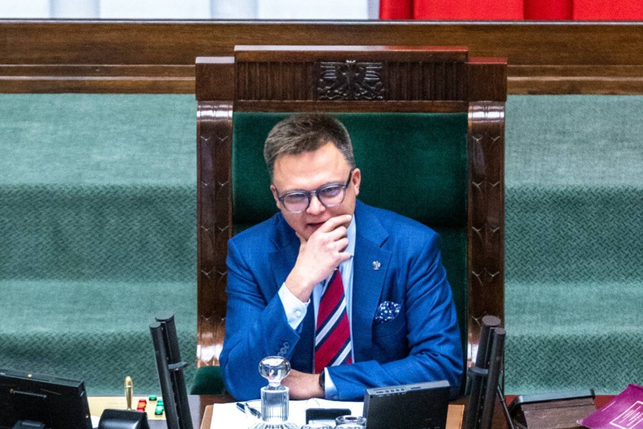 Szymon Hołownia od samego początku musiał moderować dyskusję w Sejmie
