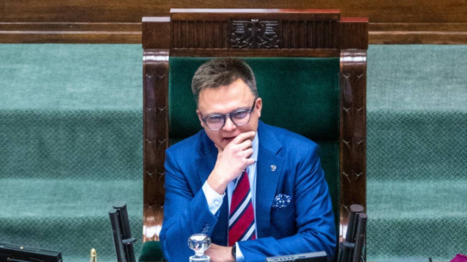 Szymon Hołownia od samego początku musiał moderować dyskusję w Sejmie