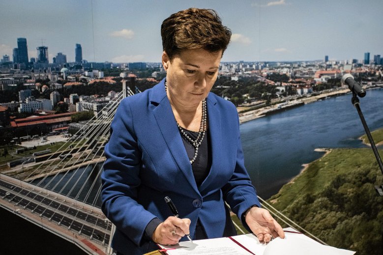 Hanna Gronkiewicz-Walts odpowiada na akcję #TuByłDom. Sztabowcy PiS będą mieli spory problem z wyjaśnieniem, dlaczego Lech Kaczyński zwrócił aż tyle kamienic w Warszawie.