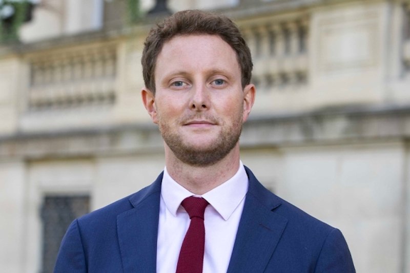 Clément Beaune, francuski minister ds. europejskich, który jest gejem, chciał odwiedzić polską strefę wolną od LGBT. Mówi, że nie został wpuszczony przez władze. Clément Beaune, francuski minister ds. europejskich, który jest gejem, chciał odwiedzić polską strefę wolną od LGBT. Mówi, że nie został wpuszczony przez władze.