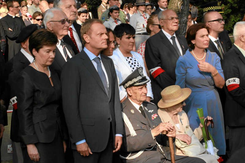 Podczas obchodów rocznicy wybuchu Powstania Warszawskiego wygwizdano polityków PO.