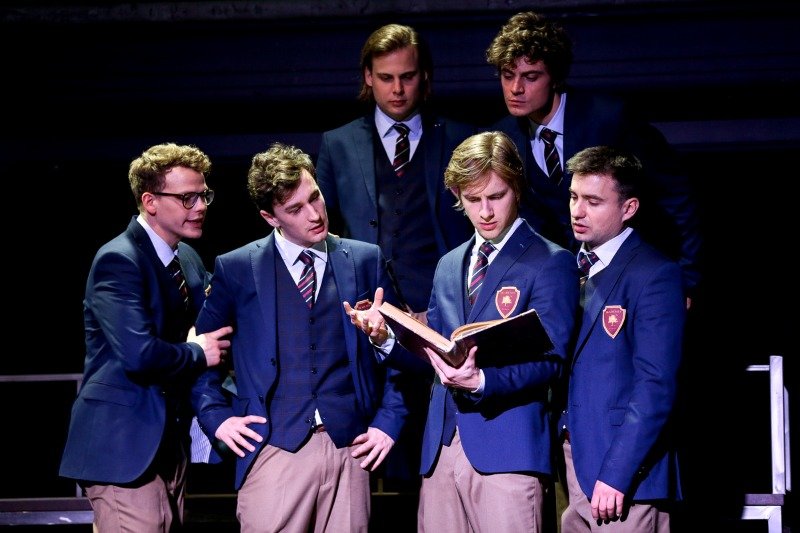 Stowarzyszenie Umarłych Poetów na deskach warszawskiego Och Teatru. Występuje m.in. Maciej Musiał