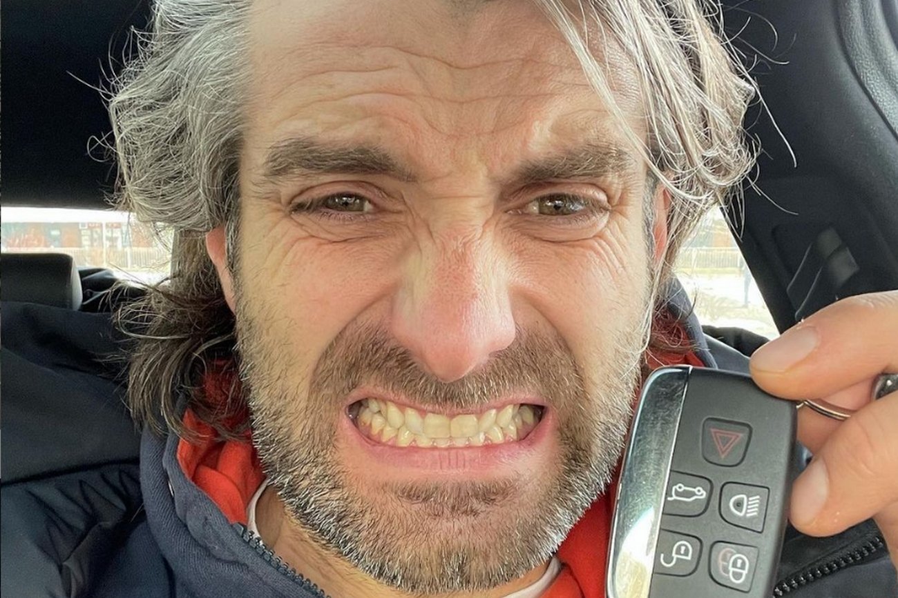 Maciej Dowbor prosi o pomoc w sprawie jego skradzionego samochodu.