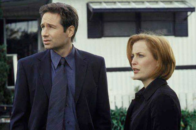Mulder i Scully - bohaterowie serialu "Z Archiwum X" to jedna z najbardziej znanych par detektywów.