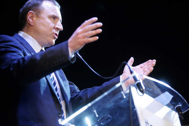 Jacek Kurski namawia premiera Tuska, by odpuścił sobie śpiewanie po angielsku.