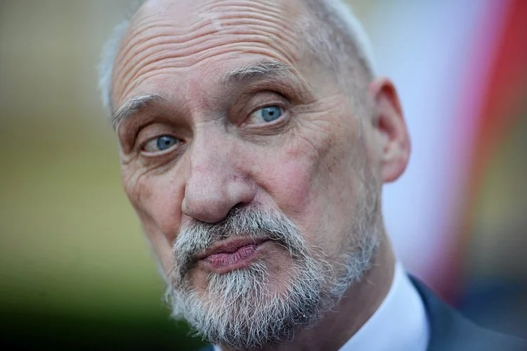 Antoni Macierewicz może stracić stanowisko wiceprezesa PiS. Takie informacje podaje Wirtualna Polska.