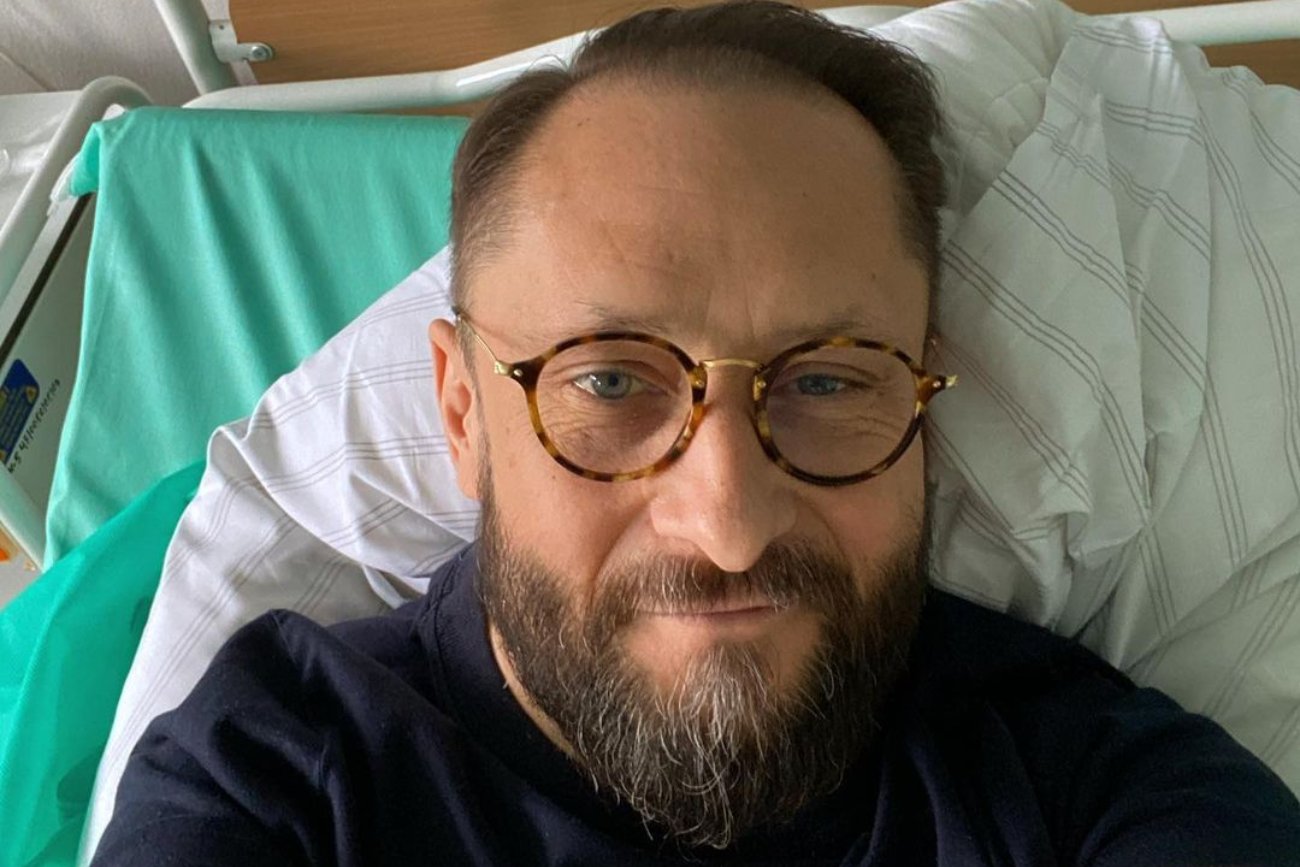 Jak czuje się Kamil Durczok po transfuzji krwi? Dziennikarz wyszedł ze szpitala