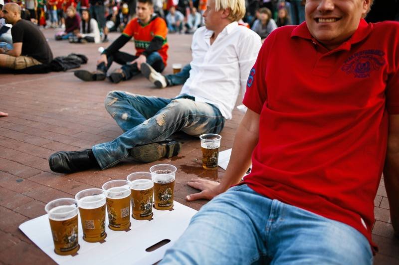 Gdańska strefa kibica podczas meczu Holandia-Dania.