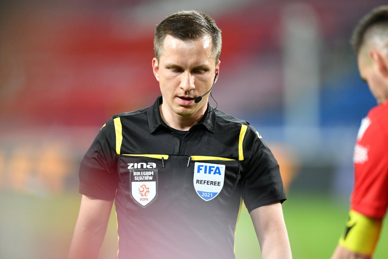 Sędzia Bartosz Frankowski jest od soboty na ustach wielu piłkarskich ekspertów oraz kibiców PKO Ekstraklasy.