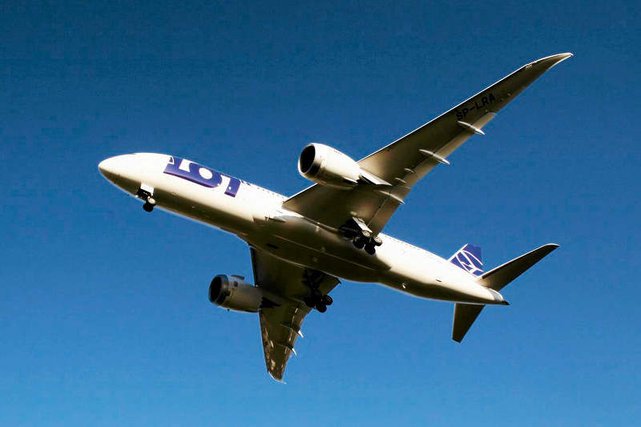 Prezesi LOT oskarżają posłów PiS o zniesławienie