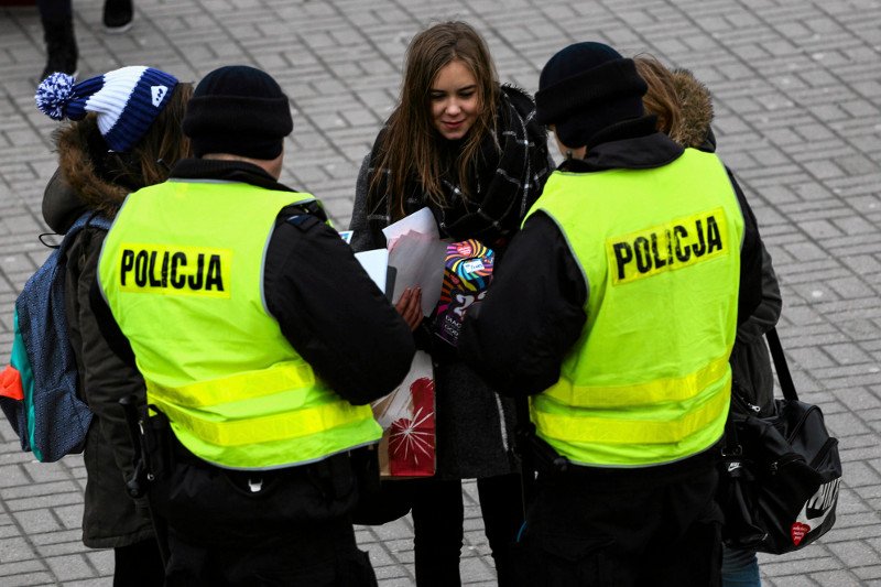 Istnieją pewne różnice między kontrolą osobistą a przeszukaniem.