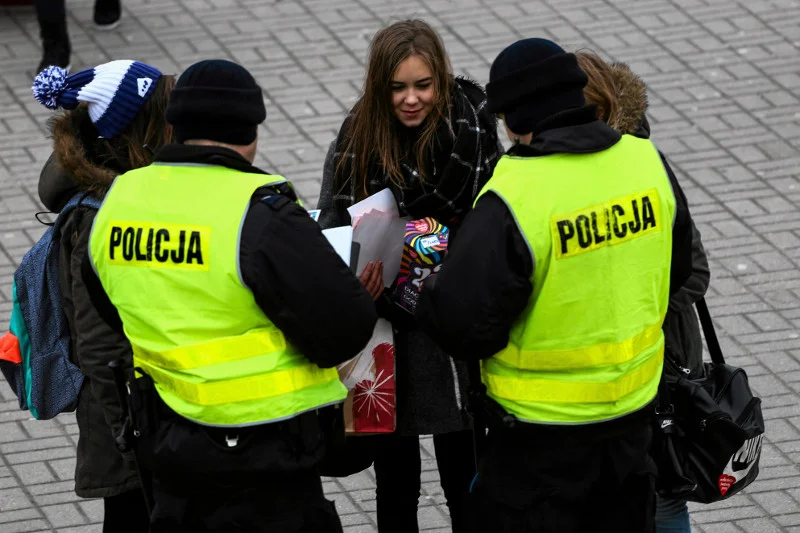 Istnieją pewne różnice między kontrolą osobistą a przeszukaniem.