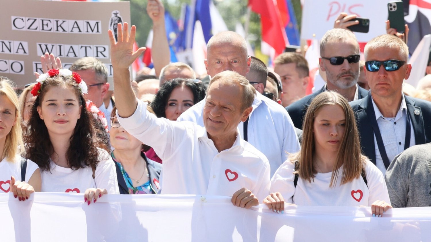 Donald Tusk podczas marszu w niedzielę.