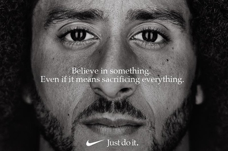 Colin Kaepernick w kampanii Nike wywołał sporo kontrowersji.