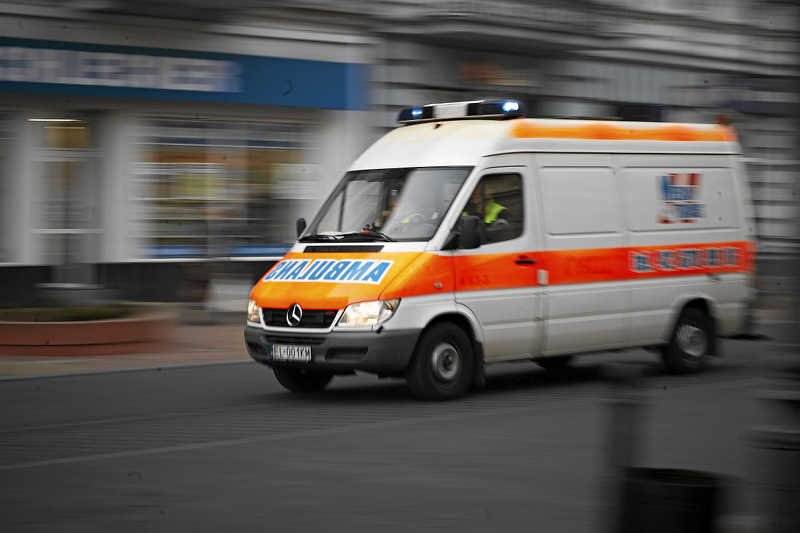 89-letnia kobieta zmarła, bo musiała czekać na pogotowie z innego miasta.