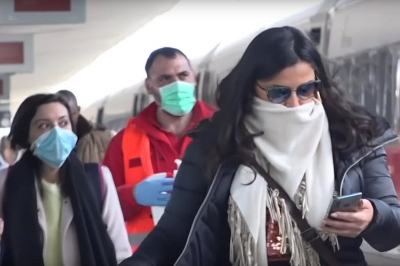 Całe Włochy ogłoszono strefą czerwoną. W Lombardii ludzie wciąż wychodzą z domów.