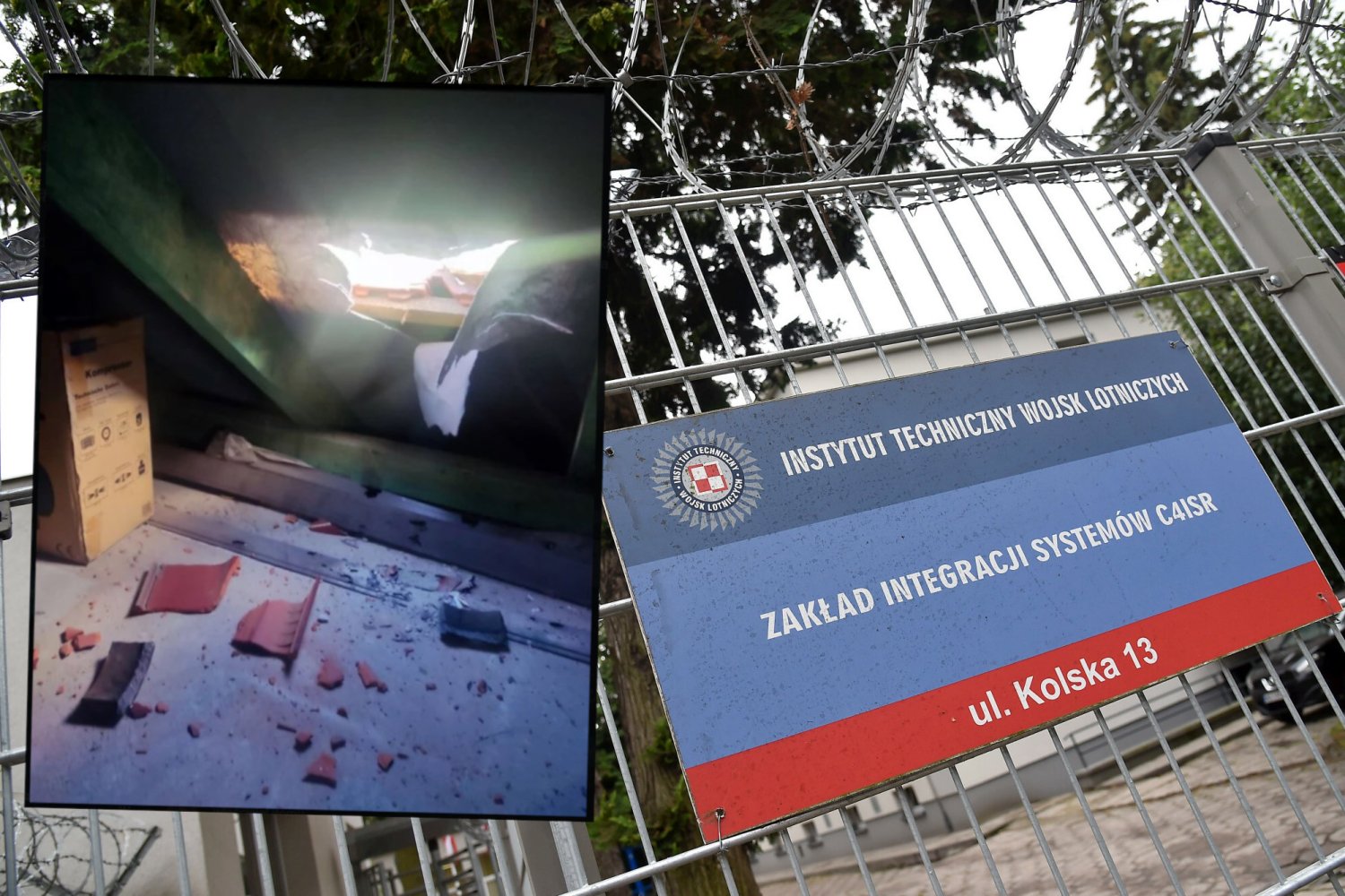 Co spadło na dom w Rakowie? Prokuratura prosi wojsko o opinię Co spadło na dom w Rakowie? Prokuratura prosi wojsko o opinię