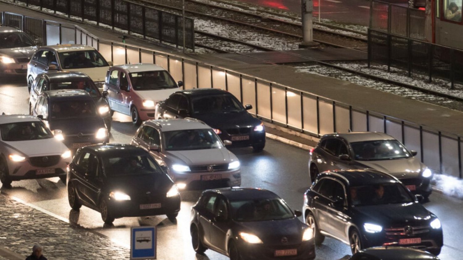 Paraliż Galerii Młociny. Kierowcy utknęli na parkingu. Galeria Młociny sparaliżowana. Klienci nie mogli wyjechać z parkingu przez cztery godziny,